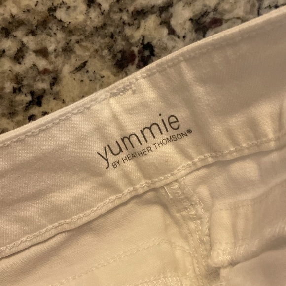 NWT Yummie White Mid Rise Slimming Slim Boot Jeans 30 - Picture 10 of 11
